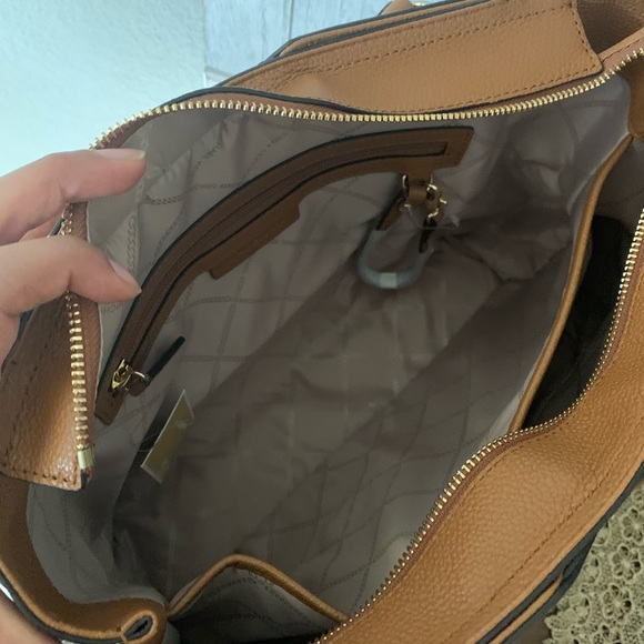 New MK tote ♥️ - Picture 4 of 8